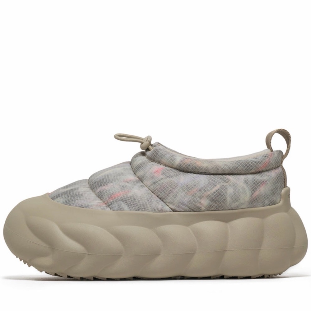 CROCS OVERPUFF SHORTY - TRANSLUCENT *RARE* W11/M9